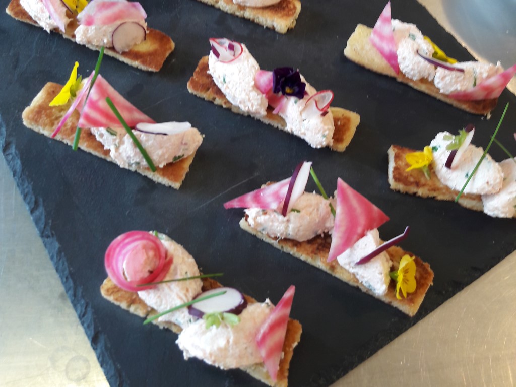 Crostinis mit Lachscreme