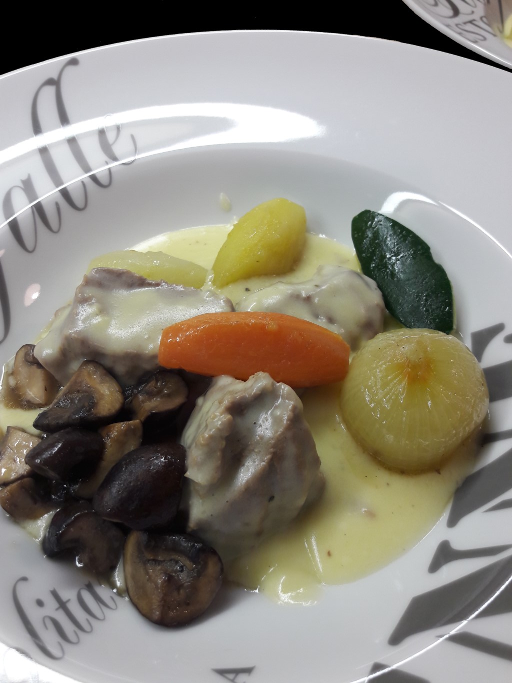 Kalbsragout an weißer Sauce (Blanquette)