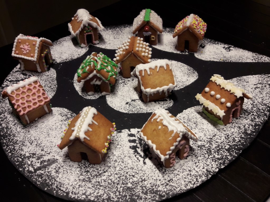 Dorf von kleinen Lebkuchen-Häusen