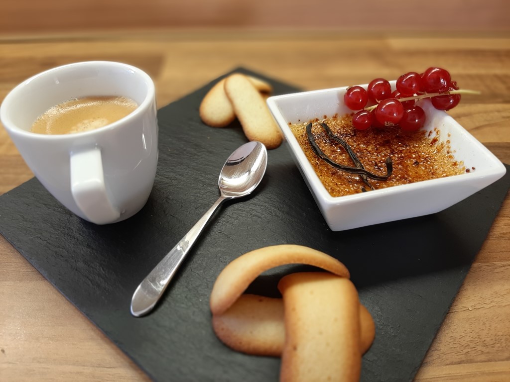 Kaffe Gourmet mit Creme brulee