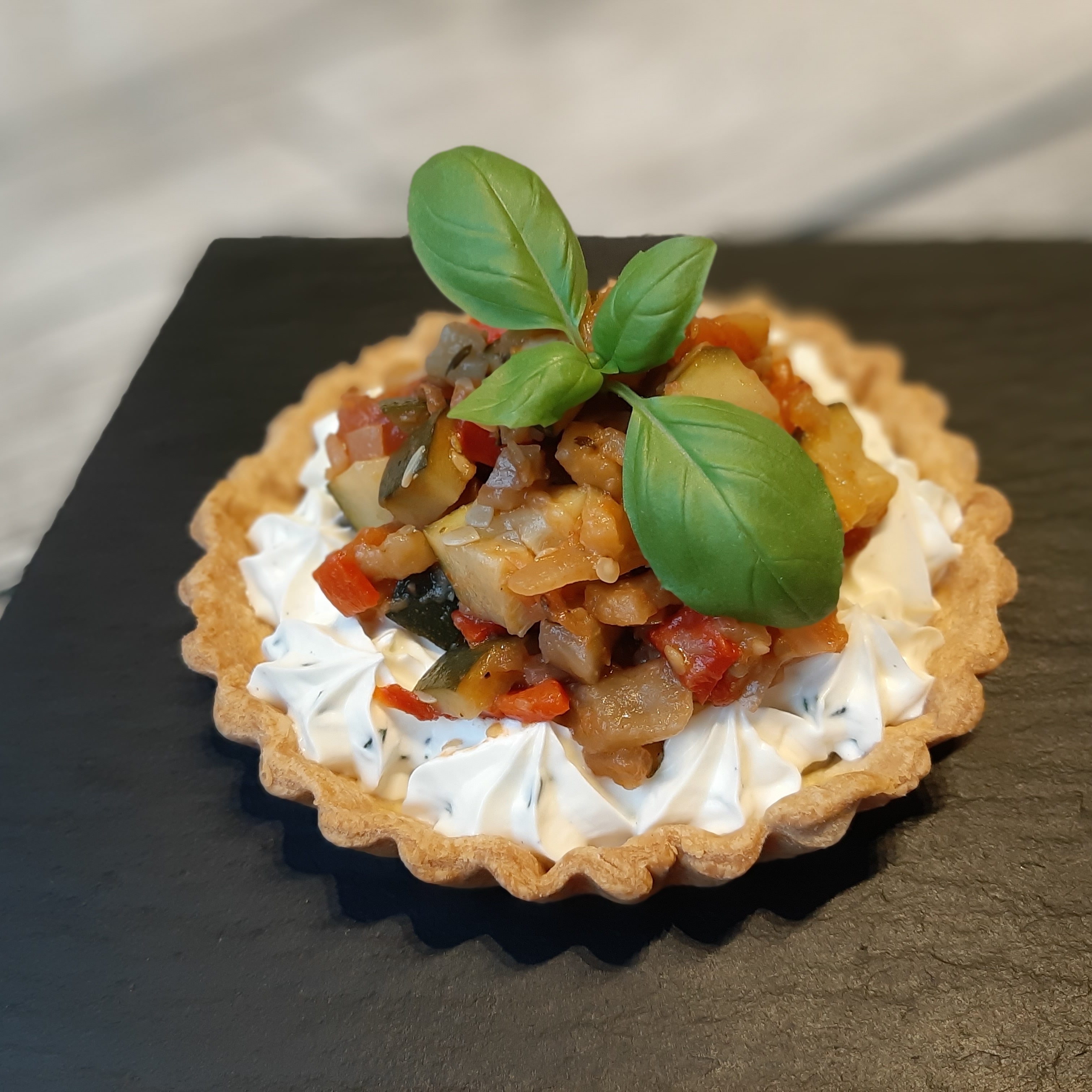 Ratatouille Törtchen auf Frischkäse