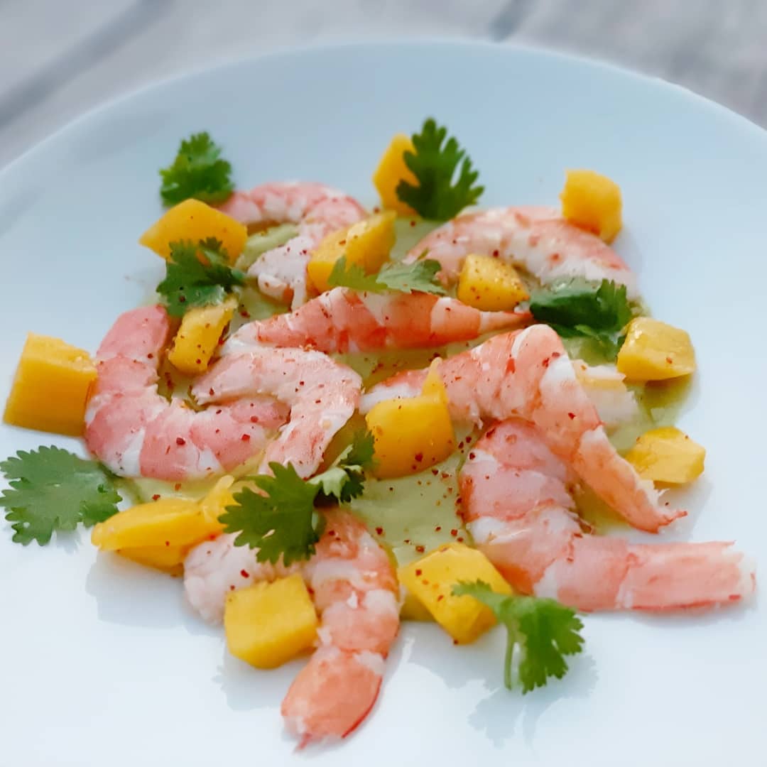 exotischer Salat Garnelen Mango Avocado Creme