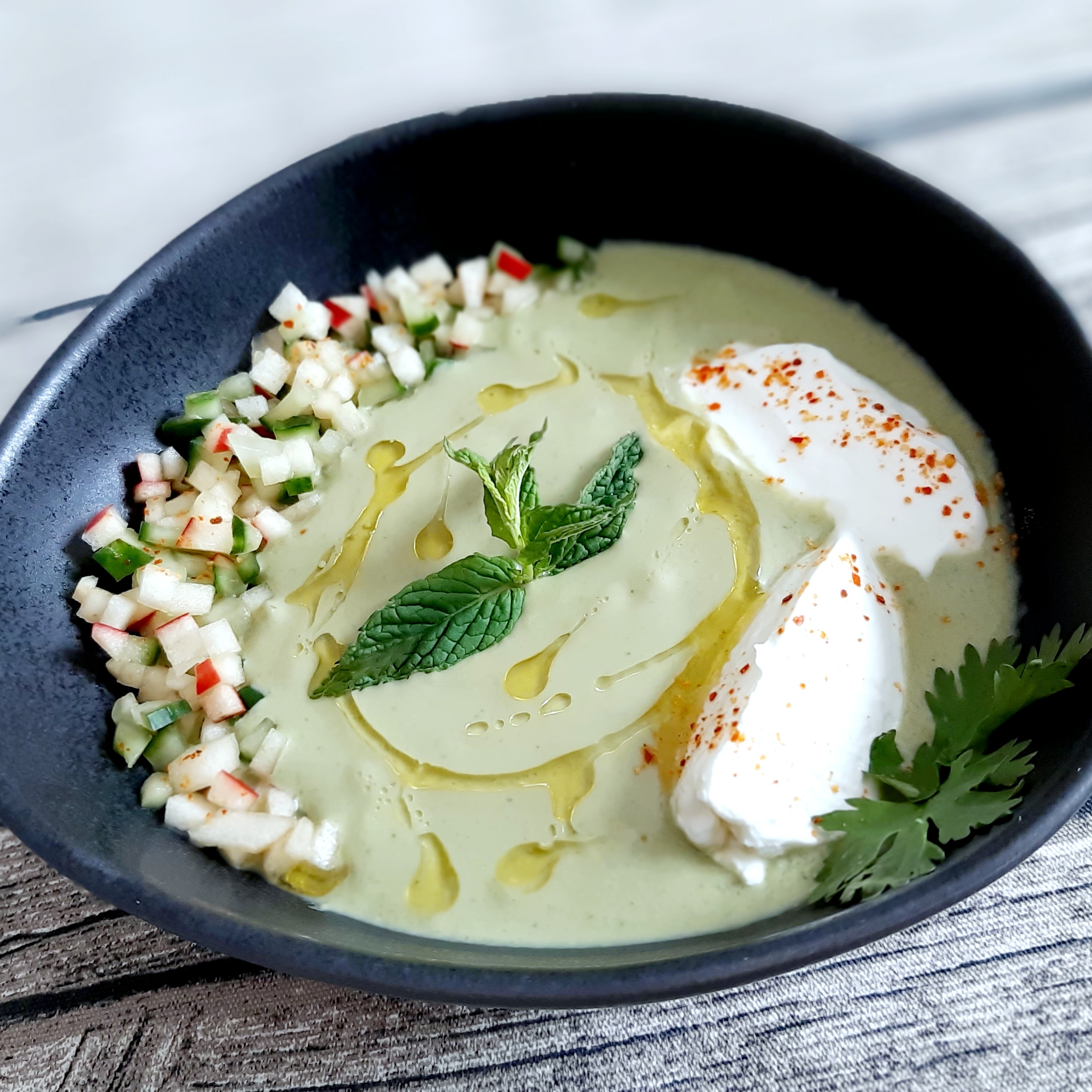 grüner Gazpacho Gurke Apfel Minze